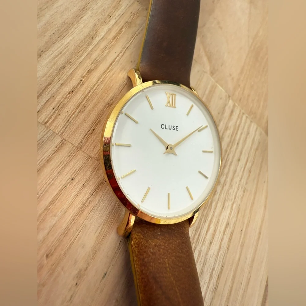 Cluse ladies gold tone brown leather watch NEW BATTERY